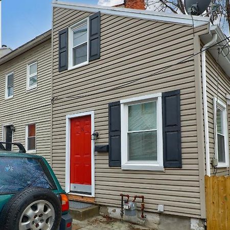 Small & Cute . 2 Min To Central Park . Fast Wifi Lancaster Exterior photo