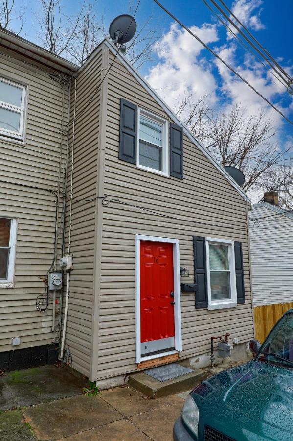 Small & Cute . 2 Min To Central Park . Fast Wifi Lancaster Exterior photo